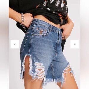 One Teaspoon Frankie Distressed side slit Jean Shorts. Women size S